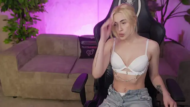 Kara cat online show from April 4, 2026, 6:27 pm