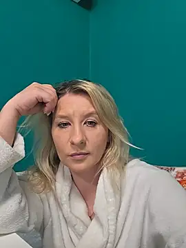 KaylinJan online show from May 21, 2026, 4:08 am