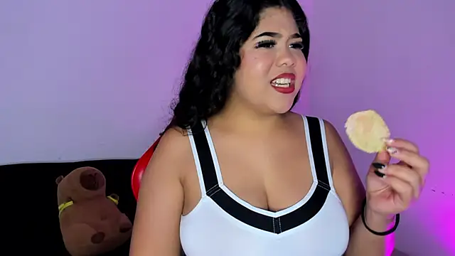 Amanda Mooree online show from December 5, 2025, 10:35 am