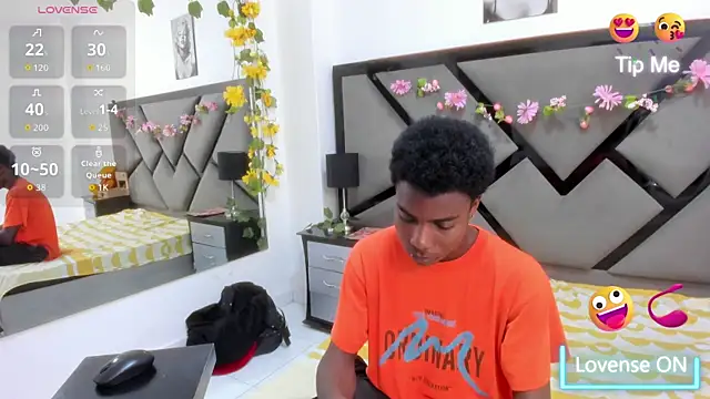 NoahJhonson69 online show from April 13, 2026, 12:10 pm