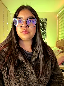 Snapshot of Marianaa__ chatting on November 18, 2025, 6:34 pm Marianaa online show from November 18, 2025, 6:34 pm