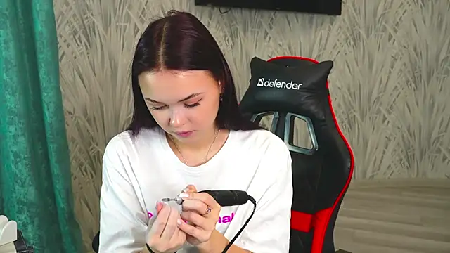 Snapshot of CarleeHake chatting on November 20, 2025, 2:34 am CarleeHake online show from November 20, 2025, 2:34 am