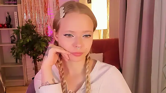 Snapshot of lucy_loy chatting on January 17, 2026, 1:49 pm lucy loy online show from January 17, 2026, 1:49 pm