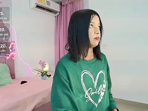 Snapshot of Luna_lexy04 chatting on December 1, 2025, 1:43 am Luna lexy04 online show from December 1, 2025, 1:43 am