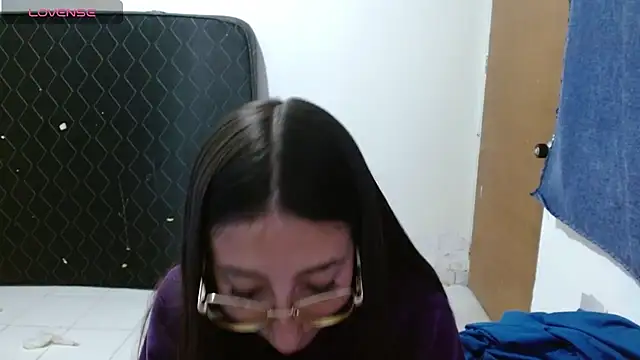 Nanylux online show from April 13, 2026, 3:34 am