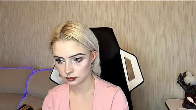 Snapshot of DayleSileo chatting on November 22, 2025, 11:09 am DayleSileo online show from November 22, 2025, 11:09 am