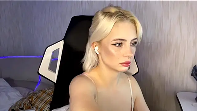 Snapshot of DayleSileo chatting on November 25, 2025, 10:15 am DayleSileo online show from November 25, 2025, 10:15 am