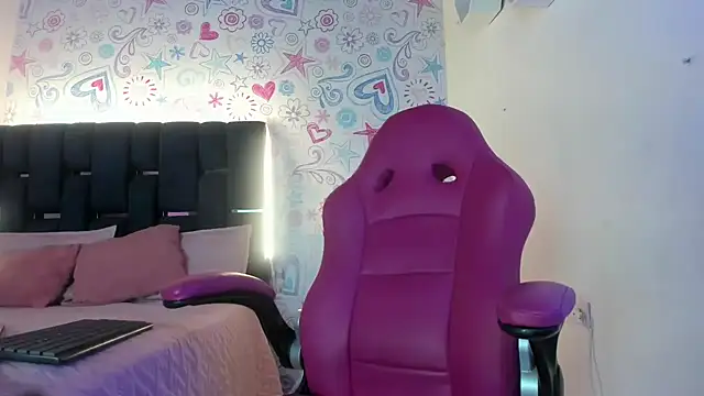 ISA RIVAS online show from December 5, 2025, 12:03 pm