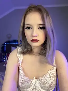 Snapshot of YunnaTyan chatting on December 14, 2025, 1:05 pm YunnaTyan online show from December 14, 2025, 1:05 pm