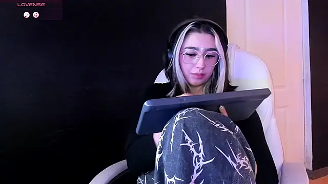 GabyRose9 online show from March 27, 2026, 9:47 pm