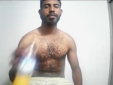 alberthot11 online show from December 18, 2025, 8:37 pm