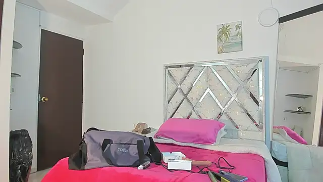 Snapshot of Valentinhaa chatting on December 4, 2025, 12:25 pm Valentinhaa online show from December 4, 2025, 12:25 pm