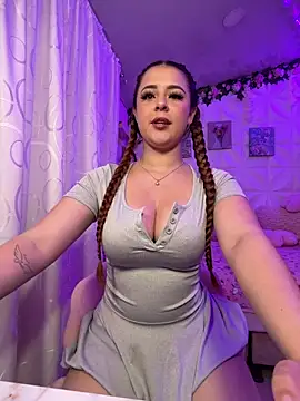 April Beckett02 online show from April 16, 2026, 10:27 am