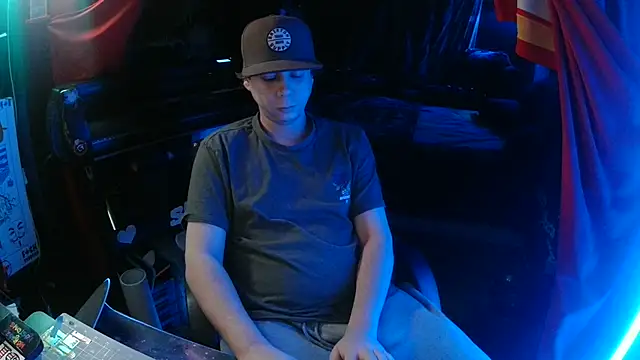 Snapshot of Bowerboi chatting on December 4, 2025, 8:01 am Bowerboi online show from December 4, 2025, 8:01 am