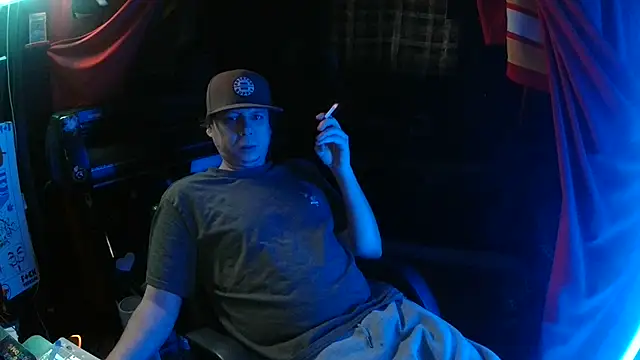 Snapshot of Bowerboi chatting on December 4, 2025, 8:39 pm Bowerboi online show from December 4, 2025, 8:39 pm