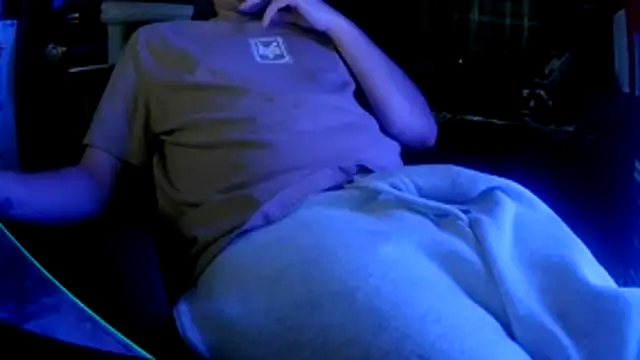 Snapshot of Bowerboi chatting on December 13, 2025, 9:31 pm Bowerboi online show from December 13, 2025, 9:31 pm