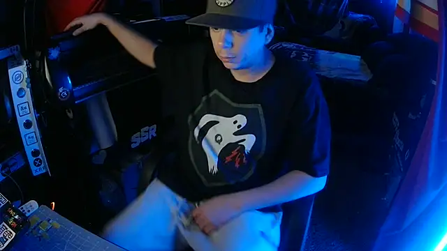 Snapshot of Bowerboi chatting on April 11, 2026, 6:07 am Bowerboi online show from April 11, 2026, 6:07 am