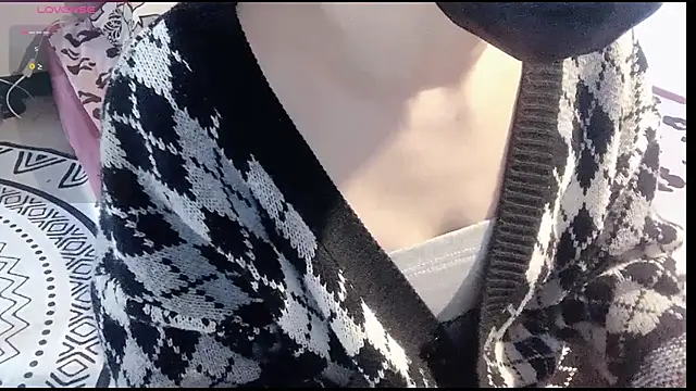 coco-jiang online show from December 15, 2025, 5:12 am