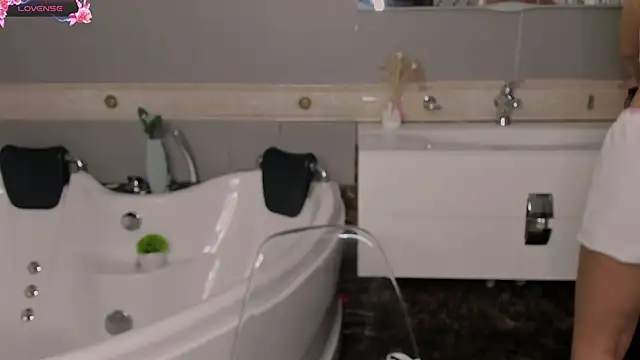 TracyCrawford online show from November 29, 2025, 6:05 am