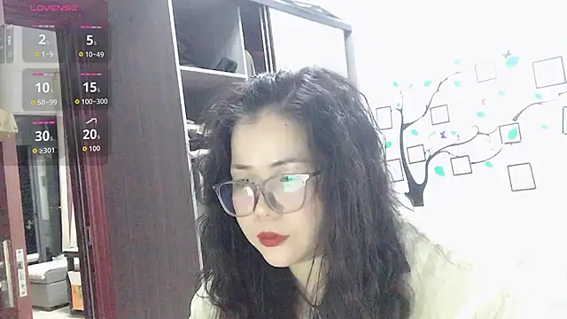 Huahua3187 online show from November 29, 2025, 11:57 am