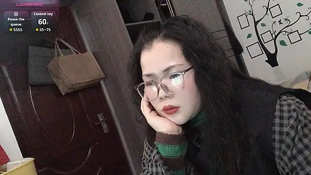 Huahua3187 online show from November 30, 2025, 7:01 am