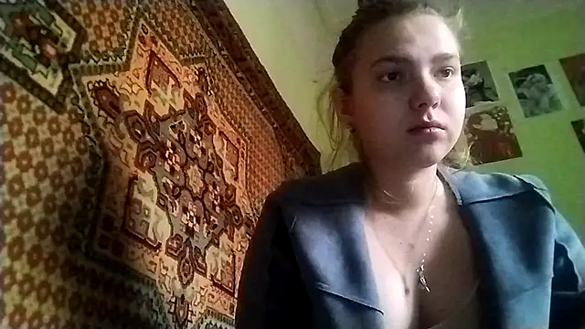 Snapshot of KikiBang chatting on December 1, 2025, 8:19 am KikiBang online show from December 1, 2025, 8:19 am