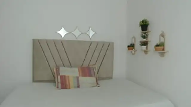 Snapshot of xoxo_melany chatting on April 1, 2026, 12:17 pm xoxo melany online show from April 1, 2026, 12:17 pm