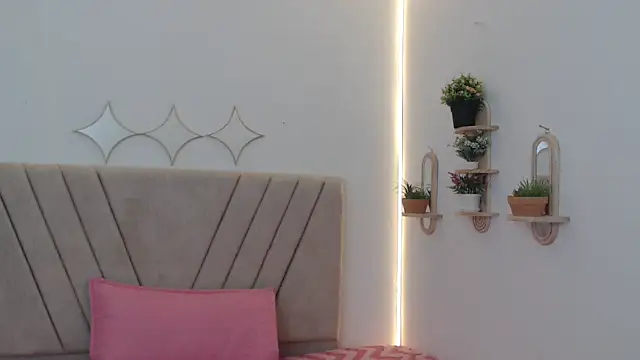 Snapshot of xoxo_melany chatting on April 14, 2026, 12:11 pm xoxo melany online show from April 14, 2026, 12:11 pm