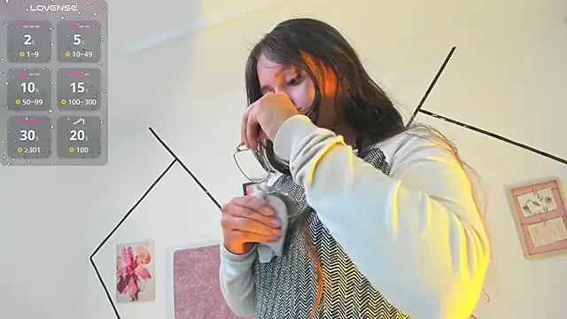 Julieta Lein  online show from December 4, 2025, 10:40 pm