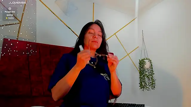 Julieta Lein  online show from January 10, 2026, 12:29 pm