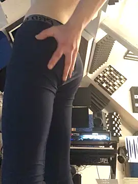 Snapshot of Spielzeugtwink chatting on December 19, 2025, 2:51 am Spielzeugtwink online show from December 19, 2025, 2:51 am