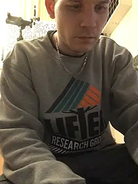 Snapshot of Spielzeugtwink chatting on January 15, 2026, 12:48 am Spielzeugtwink online show from January 15, 2026, 12:48 am