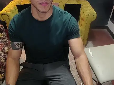 Snapshot of tayler_luke chatting on December 21, 2025, 1:13 am tayler luke online show from December 21, 2025, 1:13 am