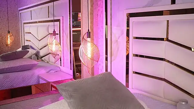 Snapshot of luciana_agudelo chatting on April 26, 2026, 7:33 pm luciana agudelo online show from April 26, 2026, 7:33 pm