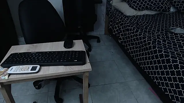 sweett love  online show from December 3, 2025, 2:08 am