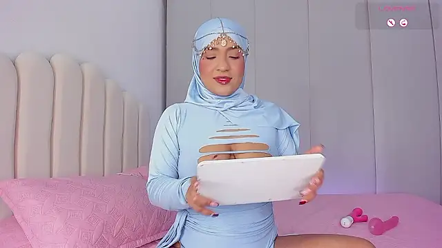 Amira-Zahra online show from February 28, 2026, 9:32 am