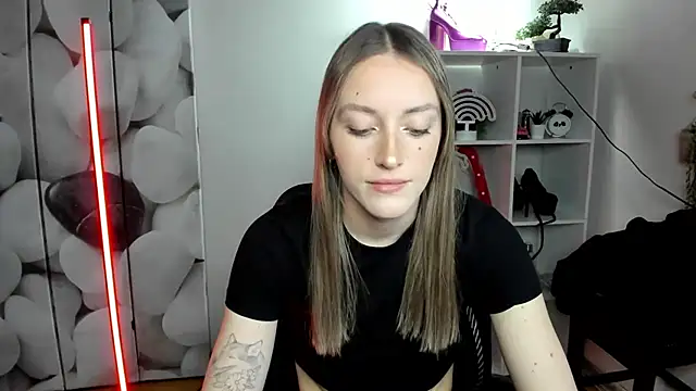 Snapshot of EvelynBlond chatting on January 14, 2026, 1:39 pm EvelynBlond online show from January 14, 2026, 1:39 pm