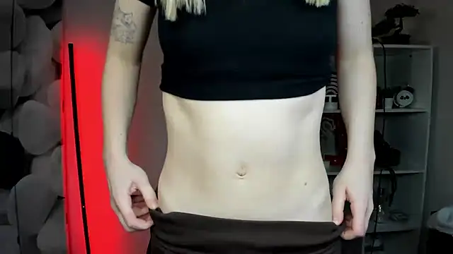 Snapshot of EvelynBlond chatting on February 10, 2026, 1:26 pm EvelynBlond online show from February 10, 2026, 1:26 pm