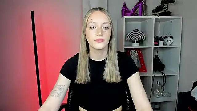 Snapshot of EvelynBlond chatting on February 24, 2026, 1:42 pm EvelynBlond online show from February 24, 2026, 1:42 pm