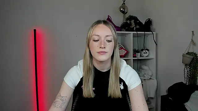 EvelynBlond online show from April 2, 2026, 12:36 pm