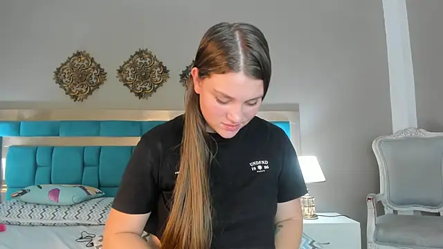 Snapshot of LiiaVelvet chatting on December 17, 2025, 2:06 am LiiaVelvet online show from December 17, 2025, 2:06 am