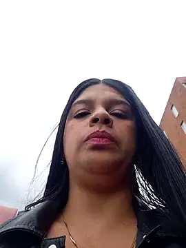 Layla-daring online show from May 11, 2026, 6:27 pm