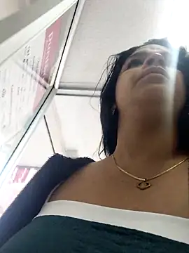 Layla-daring online show from May 14, 2026, 5:42 pm