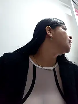 Layla-daring online show from May 29, 2026, 7:01 pm