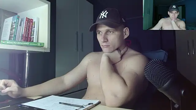 Snapshot of Poliglotjoe1 chatting on November 29, 2025, 7:11 am Poliglotjoe1 online show from November 29, 2025, 7:11 am