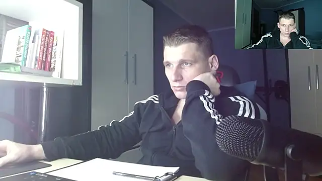 Snapshot of Poliglotjoe1 chatting on November 30, 2025, 8:07 am Poliglotjoe1 online show from November 30, 2025, 8:07 am