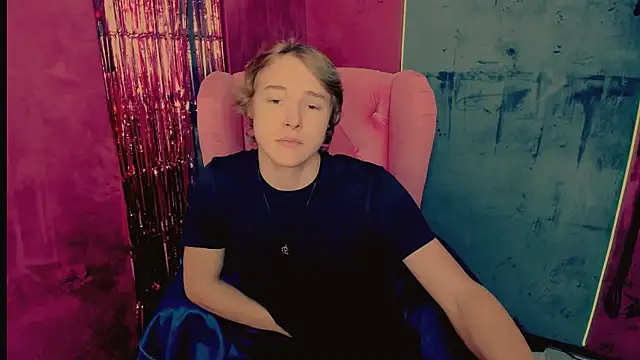 DonaldWoon online show from December 17, 2025, 6:58 pm