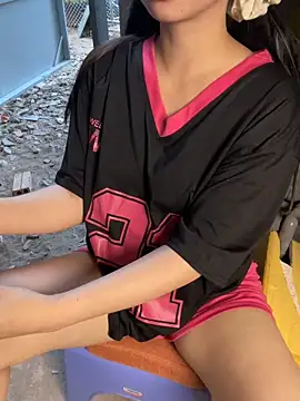 XndSeraphina online show from April 6, 2026, 9:54 am