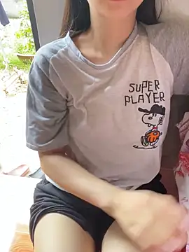 XndSeraphina online show from April 8, 2026, 6:24 am