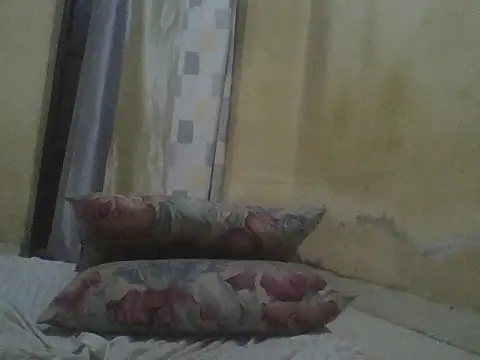 Snapshot of UsTwo_ chatting on November 21, 2025, 3:44 pm UsTwo online show from November 21, 2025, 3:44 pm